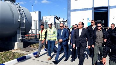 خلال جولته بشمال سيناء..رئيس الوزراء يتفقد محطة محولات كهرباء الشيخ زويد  
