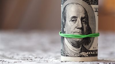 إلى أين تتجه أسعار الدولار في مصر خلال الفترة المقبلة؟.. خبراء يُجيبون 
