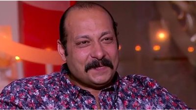  محمد ثروت يروّج لفيلم «اتنين للإيجار» المقرر عرضه في إجازة منتصف العام.