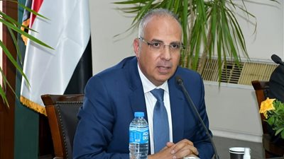 الدكتور سويلم يتابع موقف مشروعات الحماية من أخطار السيول والتعامل مع الأمطار