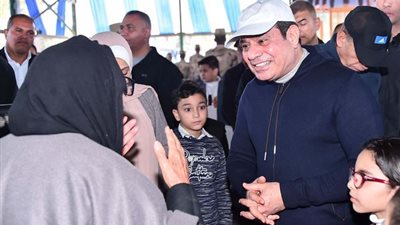 الرئيس السيسي يلتقي بأسر وأهالي الطلبة المستجدين بالاكاديمية العسكرية