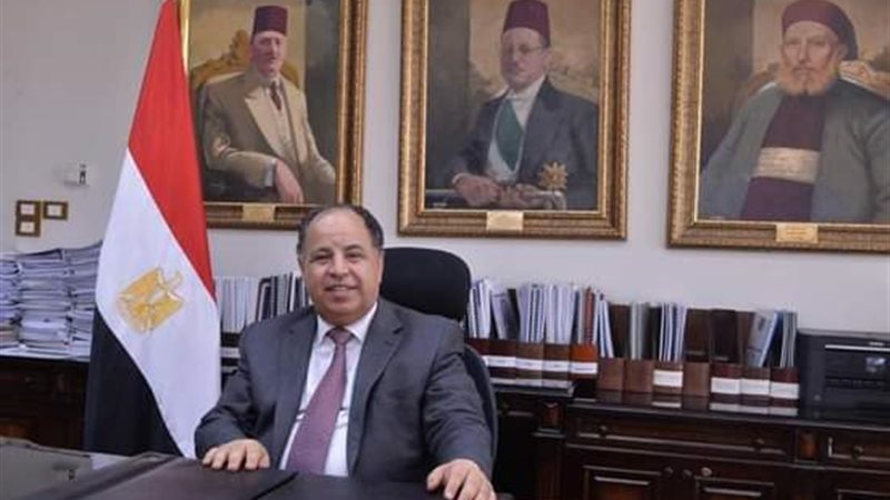 وزير المالية يدبر