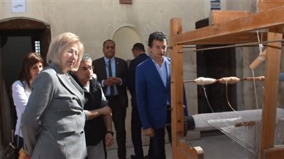 وزيرة الثقافة الأردنية تتفقد مركز الحرف التراثية بـ الفسطاط