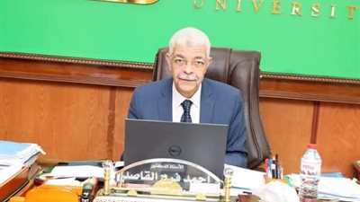 رئيس جامعة المنوفية يعقد إجتماع لجنة وحدة حساب البحوث العلمية أون لاين 