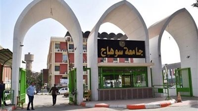 مجلس جامعة سوهاج يوافق على عدة قرارات.. أبرزهم  قبول طلاب الدمج التعليمي 