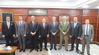 وزير القوى العاملة يلتقى وفدا من مجمع عمال مصر