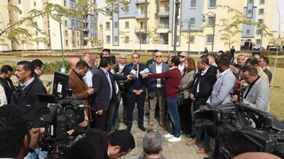 رئيس الوزراء يشيد بالتقارير الدولية التي تتوقع استقرار للعملة الوطنية