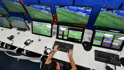 لتجنب أزمة التحكيم.. الملاعب المصرية تدعم بأحدث إصدار لتقنية الفار