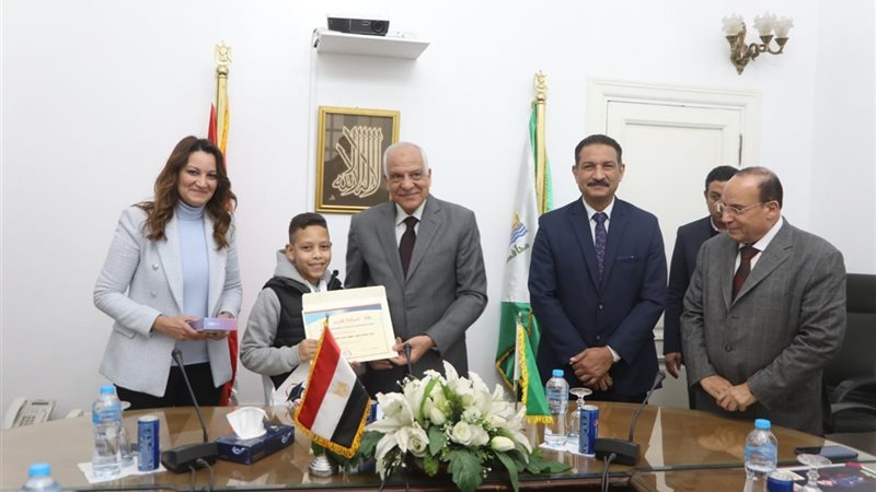 محافظ الجيزة يكرم