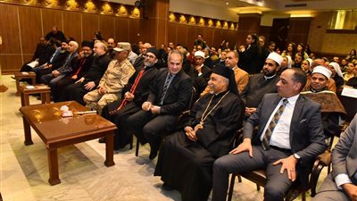 تحقيقاً للسلام.. نائب محافظ أسيوط يشهد الصلاة والدعاء بالكنيسة الكاثوليكية