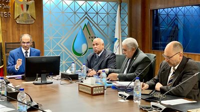 نائب الإسكان يستعرض خطة إنشاء مركز  لتطوير مرفق مياه الشرب والصرف الصحى