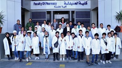 صيدلة عين شمس تستقبل طلاب جامعة الطفل 