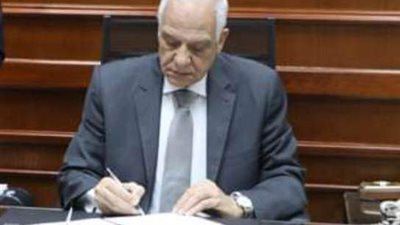 محافظ الجيزة يقرر إيقاف سكرتير عام مدينة أبو النمرس.. تعرف على السبب