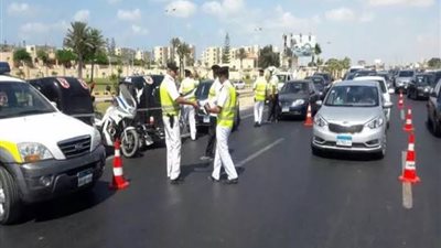 لتيسير حركة السير.. تكثيف الخدمات المرورية في مصر الجديدة 