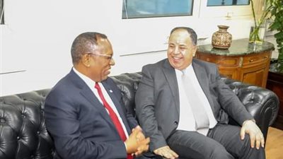 وزير المالية يلتقي نظيره الصومالي لبحث التعاون المشترك