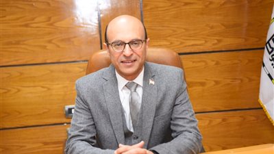 رئيس جامعة أسيوط يتابع انتظام العملية التعليمية فى بداية الفصل الدراسي الثاني
