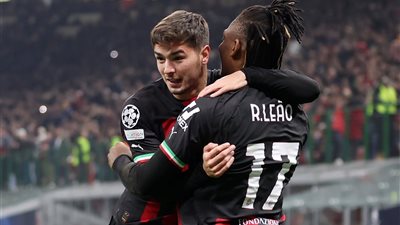 ميلان يتفوق علي توتنهام ويضع قدمًا في ربع نهائي دوري أبطال أوروبا 