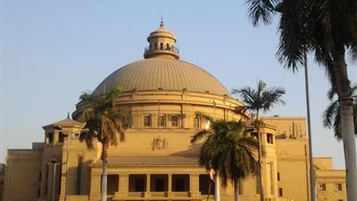 جامعة القاهرة تواصل تنظيم معارض الملابس بأسعار رمزية للطلاب