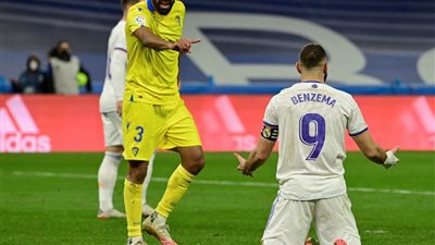 ثلاثي هجومي يقود قادش أمام برشلونة في الدوري الأسباني 