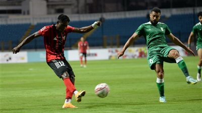 هدف وضربة جزاء ملغية.. شوط أول مثير بين الاتحاد والداخلية