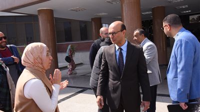 جامعة أسيوط تقدم جهاز موجات فوق صوتية للقلب لمؤسسة وفاء لمصر