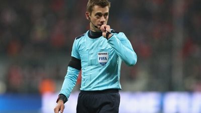 الفرنسي توربان حكمًا لمباراة مانشستر يونايتد وبرشلونة في الدوري الأوروبي