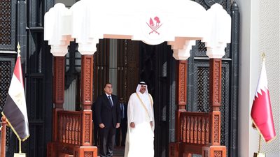 رئيس وزراء قطر يبحث سبل الاستثمار بين مصر في الفترة المقبلة