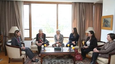 وزيرة الثقافة تبحث مع رئيس معهد 