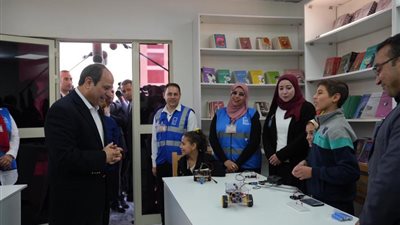 الرئيس السيسي يشهد عدد من العروض الفنية بمسرح مدرسة المتفوقين المنيا الجديدة