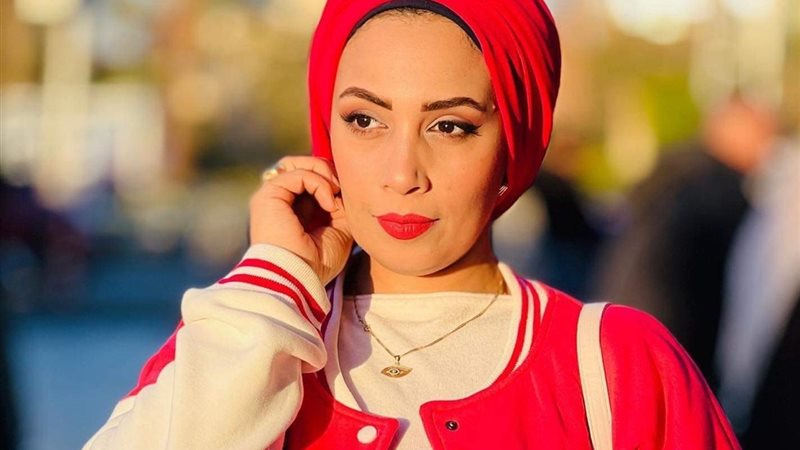 ولاء على صانعة محتوى