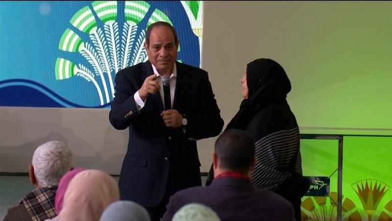 الرئيس السيسي يقبل