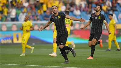 بثلاثية نظيفة.. اتحاد جدة يسحق الخليج ويتصدر الدوري السعودي
