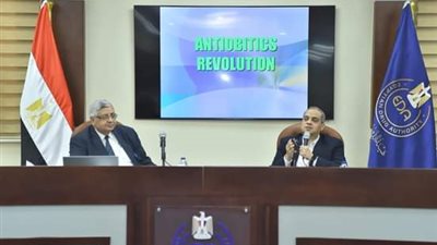 مستشار الرئيس للصحة يلقي محاضرة حول الاستخدام الرشيد لـ مضادات الميكروبات 