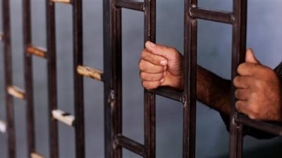 السجن المشدد لمتهم بالاعتداء على شخص وأسرته بسوهاج  