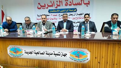 رئيس مدينة دمياط الجديدة يتابع عمليات إحلال خطوط الصرف الصحي