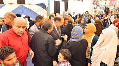 محافظ أسيوط يتفقد معرض أهلا رمضان بحى شرق لمتابعة السلع الغذائية