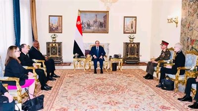 الرئيس السيسي يبحث مع وزير الدفاع الأمريكي جهود تعزيز السلم والاستقرار