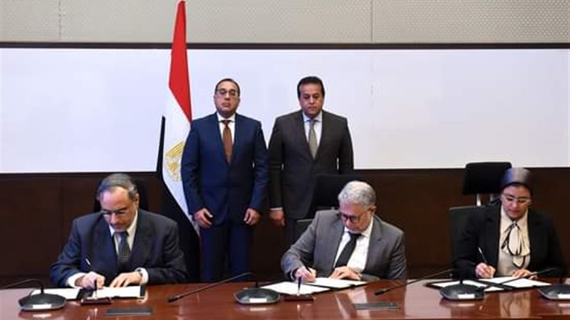 رئيس الوزراء يوقع