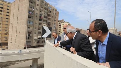 محافظ الجيزة ورئيس الجهاز المركزي للتعمير  يفتتحان محور كمال عامر