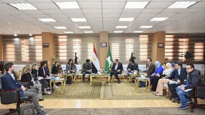 محافظ الشرقية يلتقي وفد الوكالة الهندسية الفرنسية لبحث إنشاء سوق الجملة