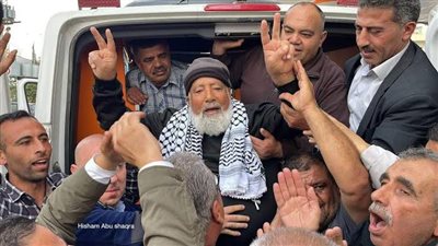 بعد مرور 17 عامًا من اعتقاله.. إسرائيل تفرج عن شيخ الأسرى فؤاد الشوبكي 