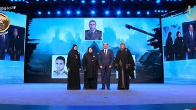 السيسي خلال احتفالية يوم الشهيد : كان عندي خيارين لما توليت المسئولية