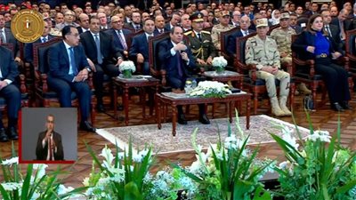 الرئيس السيسي يطالب الحكومة بتنظيم رحلات للطلبة للتعرف على المشروعات