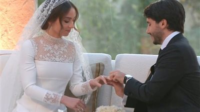 بعد الأميرة إيمان .. ملكات تربعن على عرش الموضة بإطلالتهن