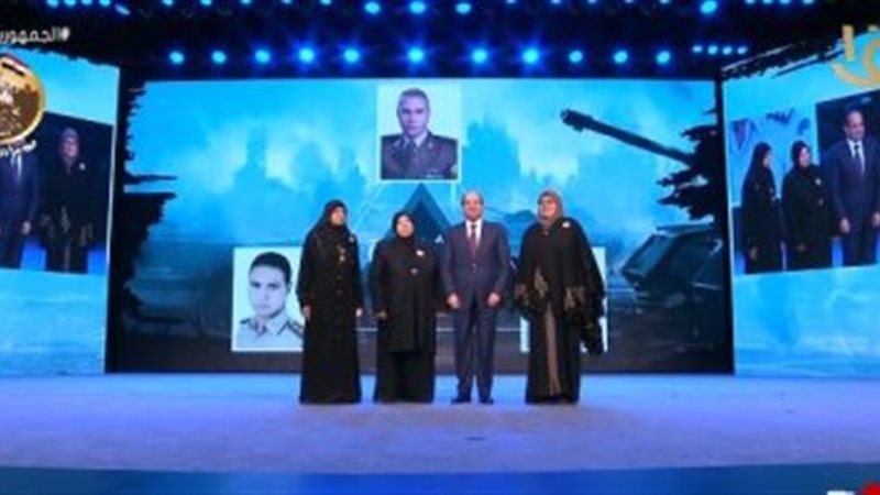 السيسي خلال يوم الشهيد