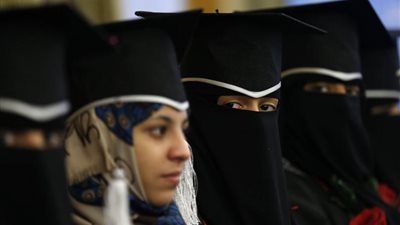 بعد «البروكينى».. إجبار امرأة مسيحية أمريكية على خلع غطاء رأسها