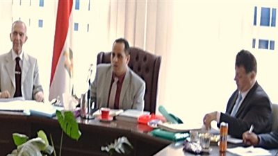 رئيس جامعة دمنهور يترأس لجنة اختيار عميد كلية التجارة الجديد