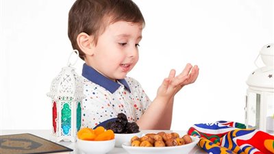 نصائح للأمهات تساعد الأطفال على صيام رمضان