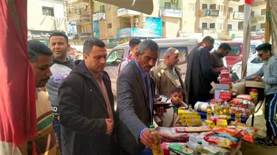 نائب رئيس مدينة سمالوط يتابع أعمال منافذ السلع الغذائية