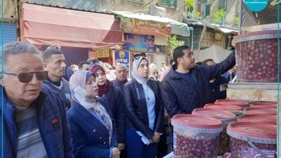 محافظ الإسكندرية يوجه رؤساء الأحياء بضبط الأسعار 